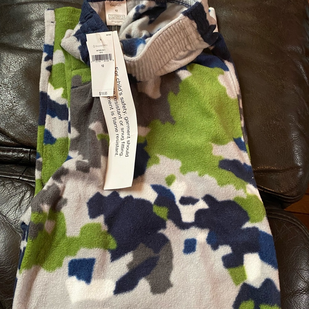 Gap camo pj bottoms fleece youth size 12 NWT
